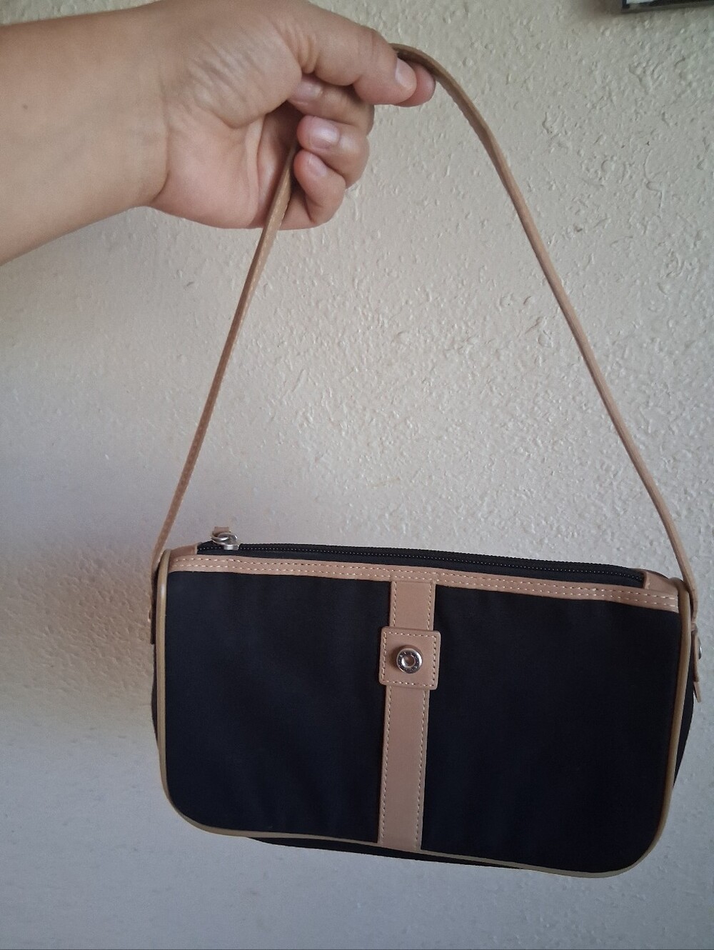 Ecco Small Zipper Shoulder Bag